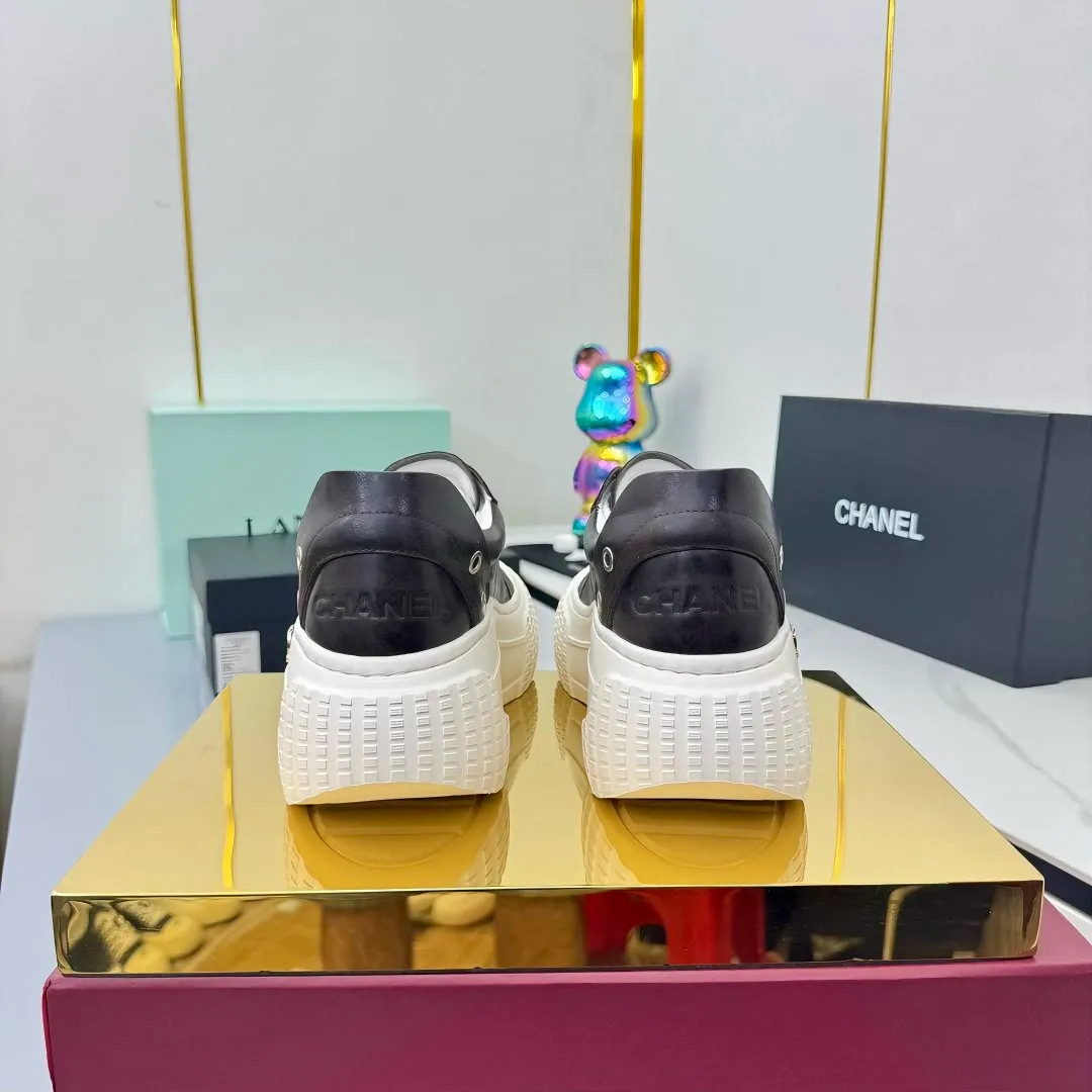 👟👟Ex-factory price 640👟👟 Chanel bread shoes ~ original calfskin panda shoes Chanel 25C latest hot style panda black and white sports shoes casual sneakers Xiaoxiang hot item classic black and white panda color coco girls must pay Fabric: original custom mixed sheepskin lining: original imported breathable mesh lining outsole: Original molded rubber + TPU combination Size: Women's 35-41